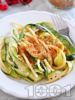 Спагети със сметана, тиквички и галета - снимка на рецептата